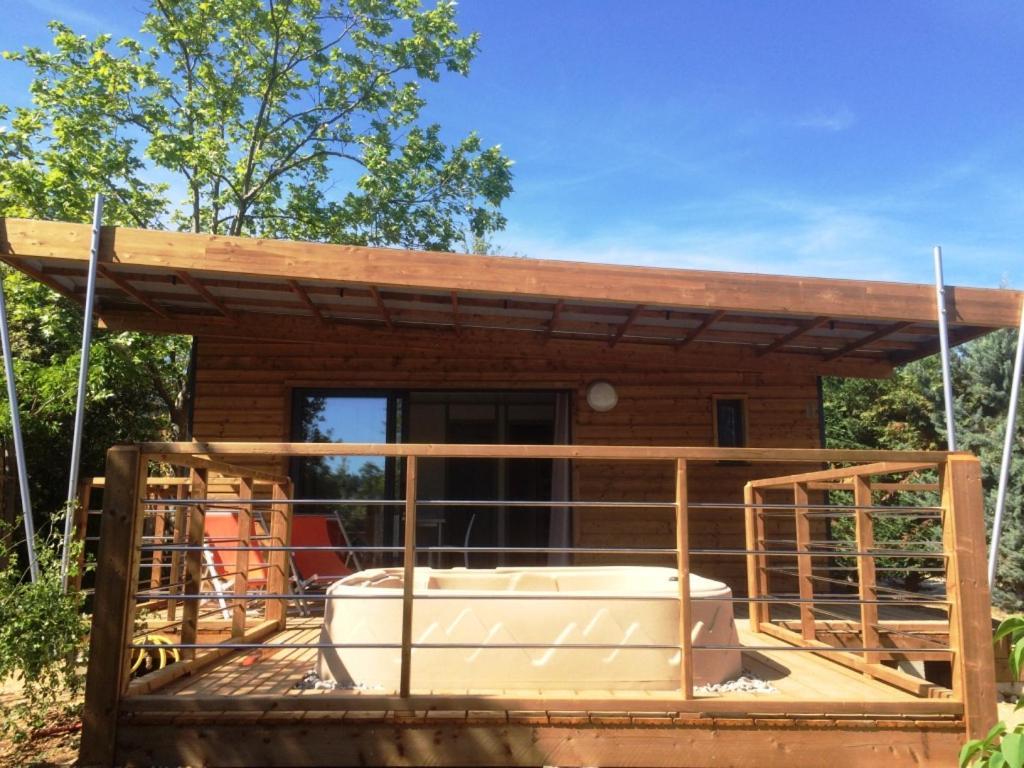 Camping Les Hautes Prairies Lourmarin Exterior foto