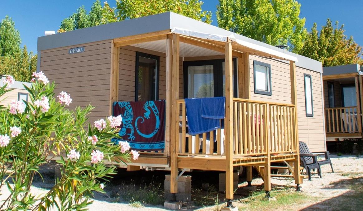 Camping Les Hautes Prairies Lourmarin Exterior foto