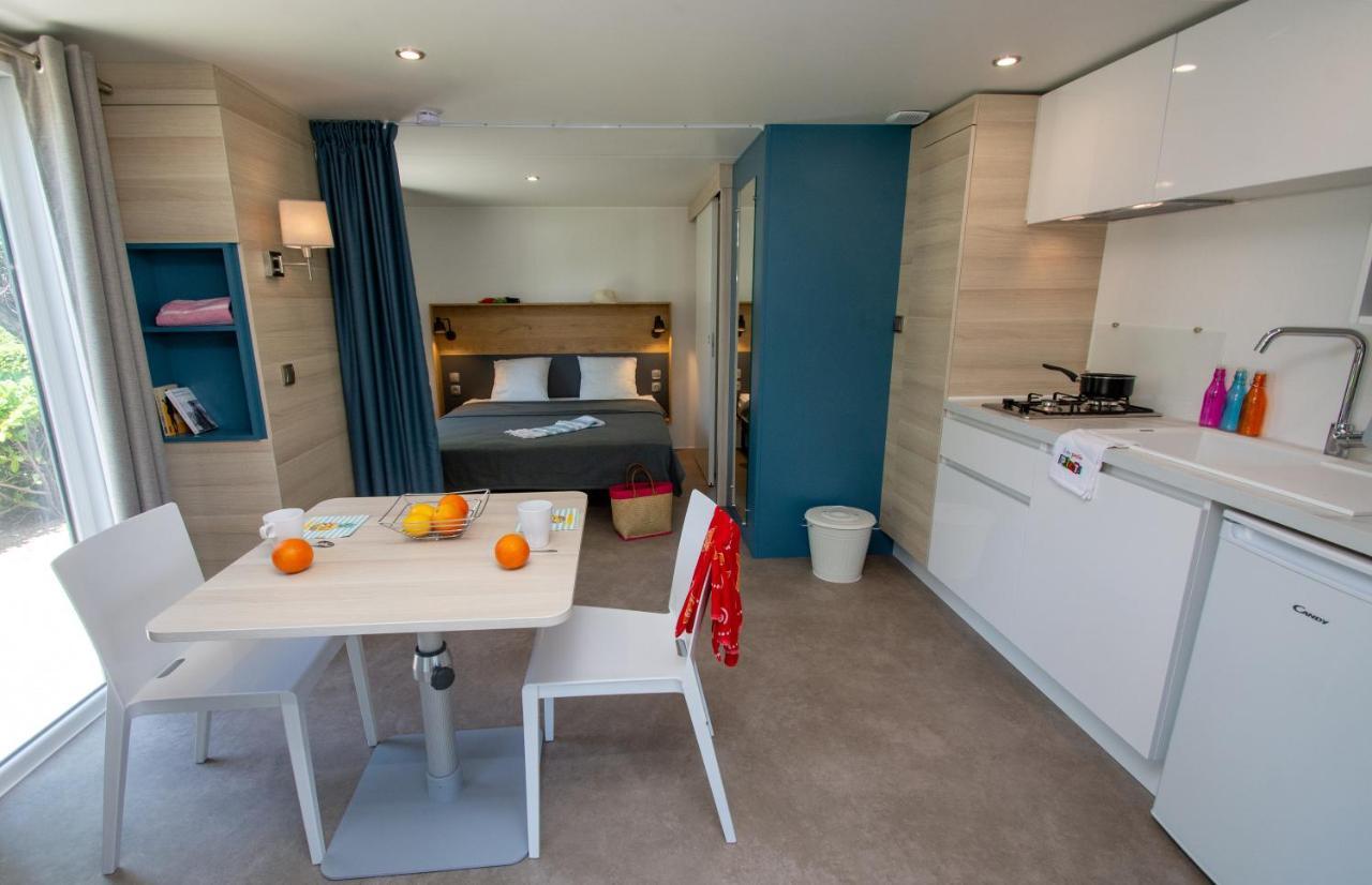 Camping Les Hautes Prairies Lourmarin Exterior foto