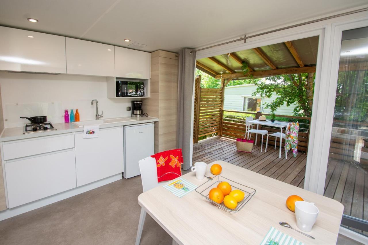 Camping Les Hautes Prairies Lourmarin Exterior foto