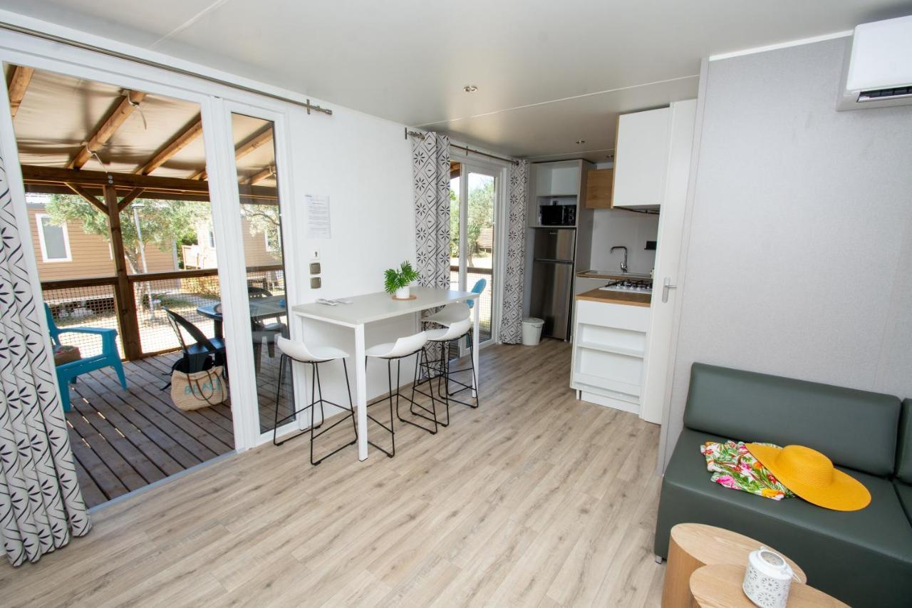 Camping Les Hautes Prairies Lourmarin Exterior foto