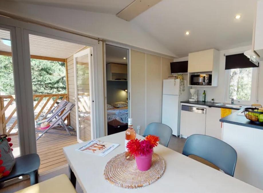 Camping Les Hautes Prairies Lourmarin Exterior foto