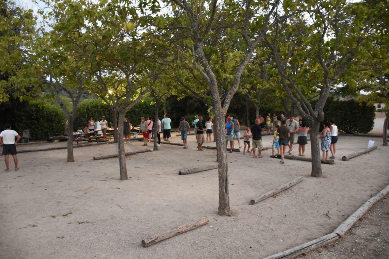 Camping Les Hautes Prairies Lourmarin Exterior foto